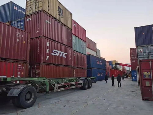 货代车队年终变奏 仓库变堆场，年前最后一班岗的挑战与坚守